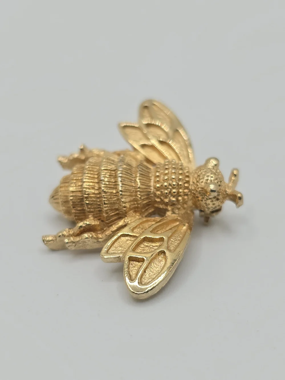 Vintage Bee Brooch Avon Gold Tone Textured Insect Pin 1.25